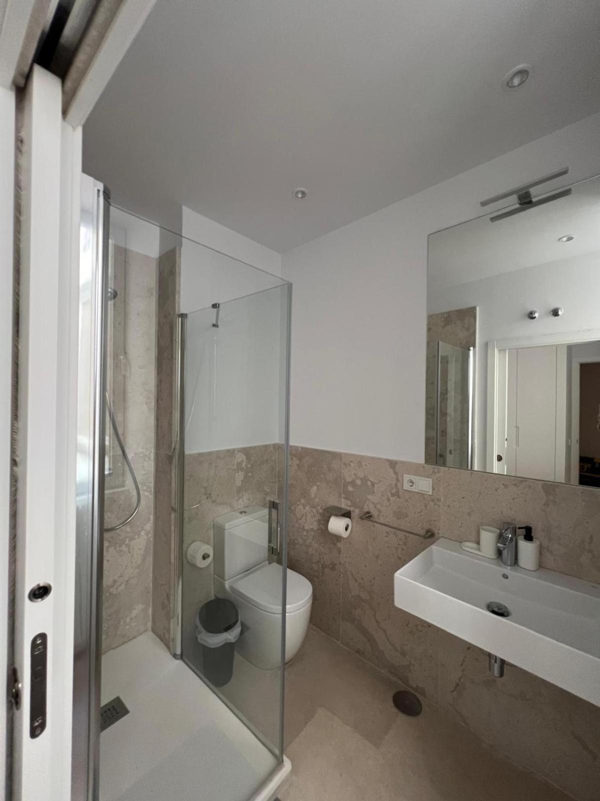 מדריד Private Rooms In Magdalena Street מראה חיצוני תמונה