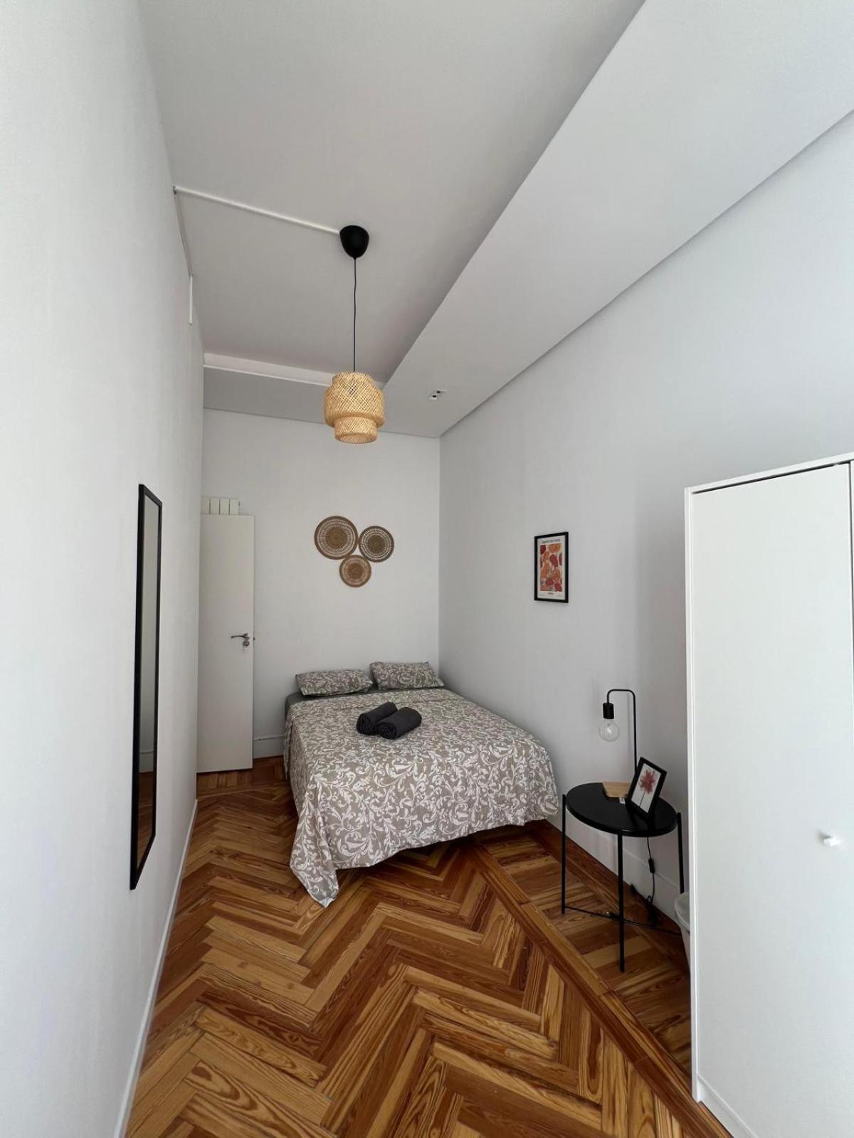 מדריד Private Rooms In Magdalena Street מראה חיצוני תמונה