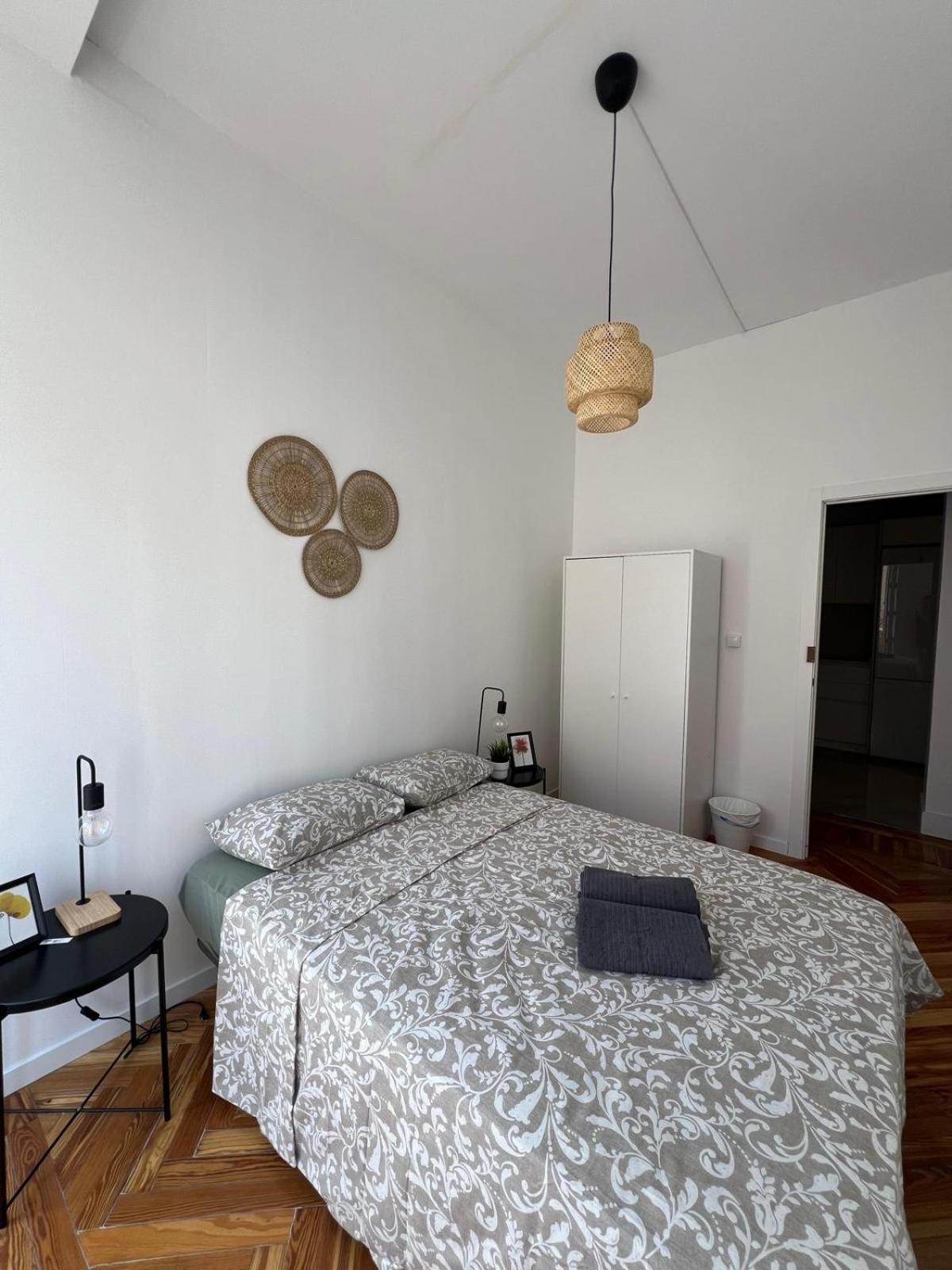 מדריד Private Rooms In Magdalena Street מראה חיצוני תמונה