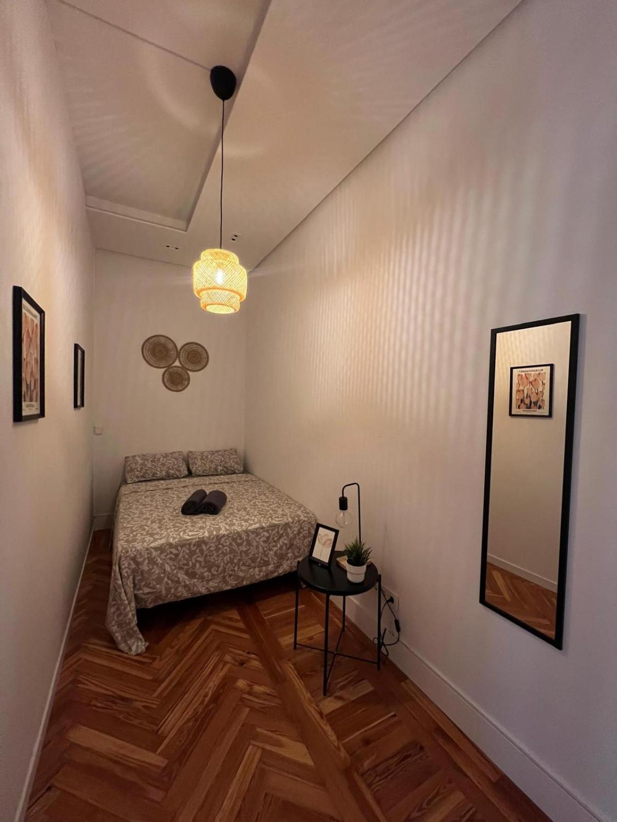 מדריד Private Rooms In Magdalena Street מראה חיצוני תמונה