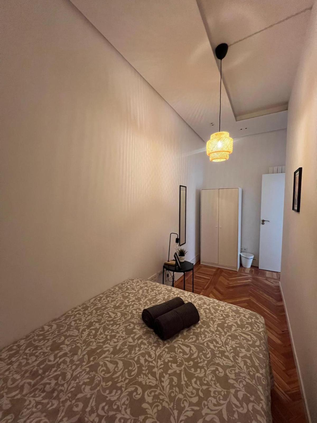מדריד Private Rooms In Magdalena Street מראה חיצוני תמונה