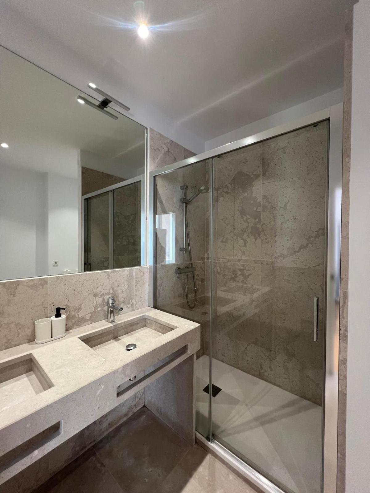 מדריד Private Rooms In Magdalena Street מראה חיצוני תמונה