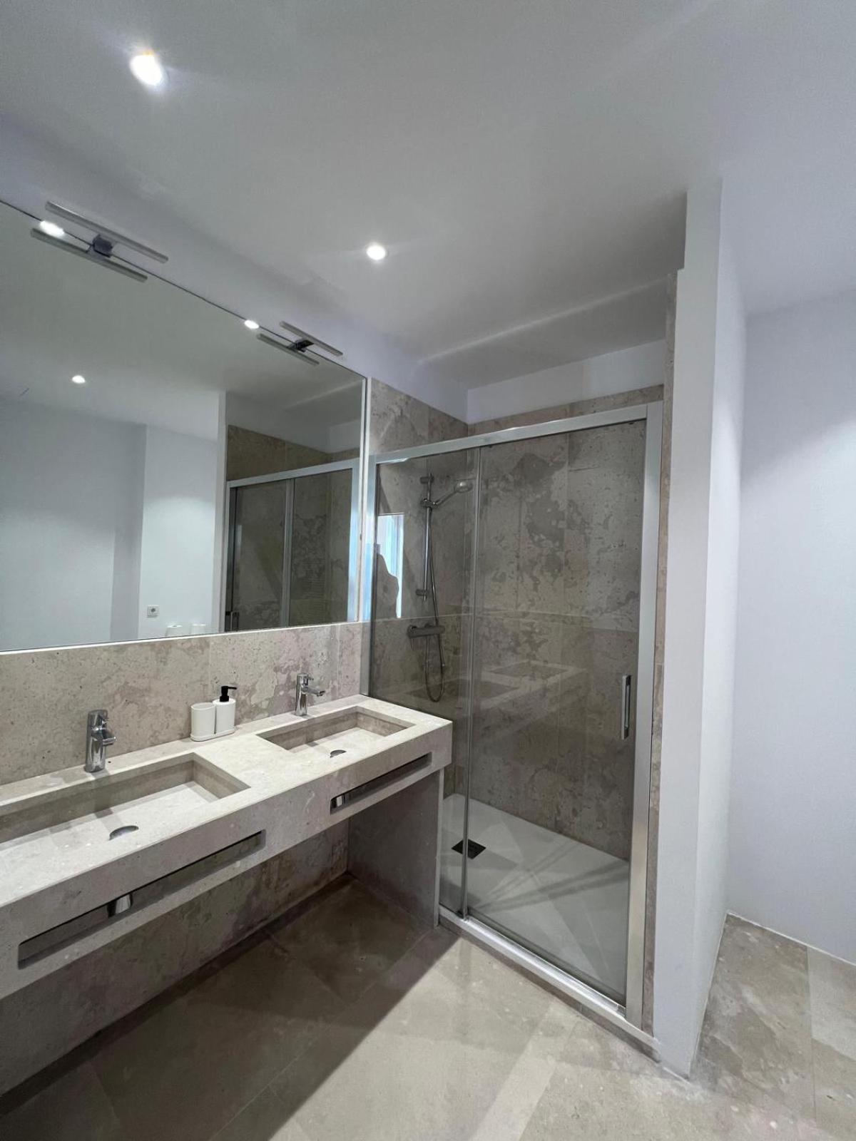 מדריד Private Rooms In Magdalena Street מראה חיצוני תמונה